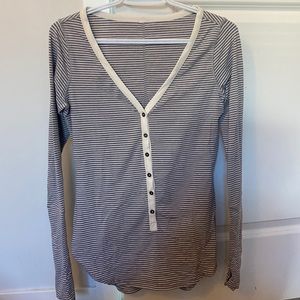 Lululemon size 6 long sleeve